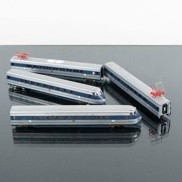 Colección de modelos de trenes en miniatura