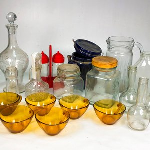 Lote de Cristalería y Recipientes de Vidrio: Copas, Vasos, Aceiteros y Más - imagen 2