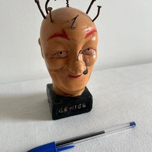 Figura "Geniol" con Clavos en Cabeza - imagen 2