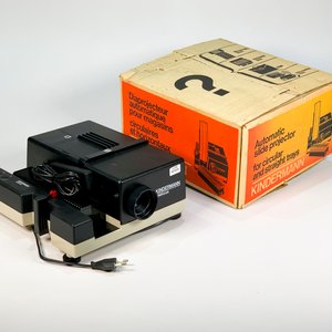 Lote anterior: Proyector de Diapositivas Kindermann Automático Blanco y Negro con Carrete y Control