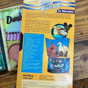 Lote de 3 Videocassettes VHS Infantiles: Todos los Perros van al Cielo, Dumbo y Disney Canta con Nosotros de Hércules - imagen 4