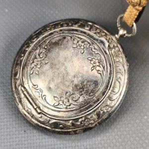 Rapetera Antigua con Colgante para Llavero en Metal Plateado con Diseños Florales - imagen 7