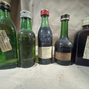 Lote de Botellas Miniatura de Licores Varios Selladas - imagen 2