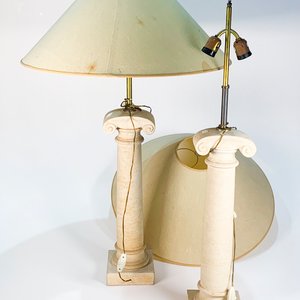 Lote siguiente: Par de Lámparas de Yeso Estilo Columna Clásica, 96cm