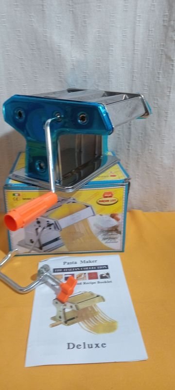 Maquina de pastas manual nueva en caja