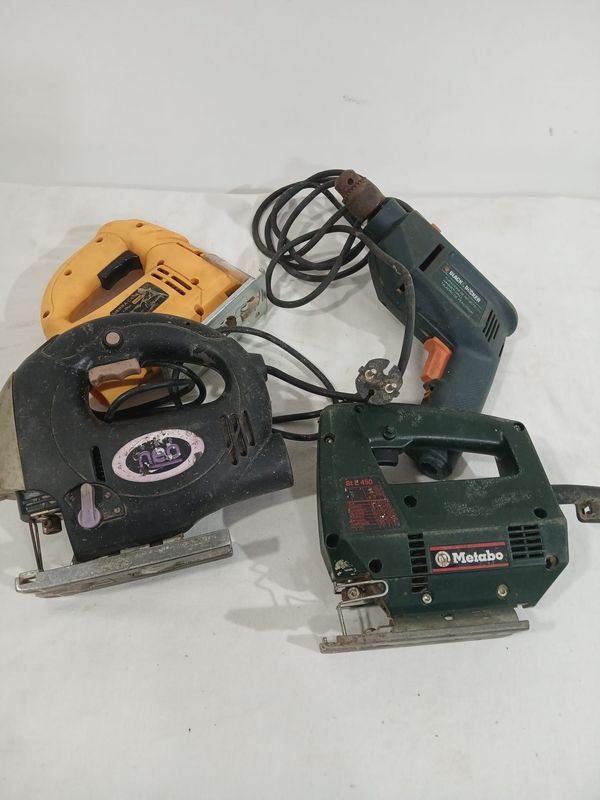 Lote de 4 Herramientas Eléctricas: Caladoras y Atornilladora