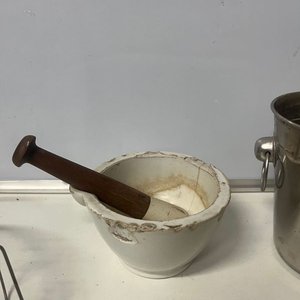 Mortero de Mármol y Madera, Hielera de Acero y 17 Vasos de Vidrio - imagen 2