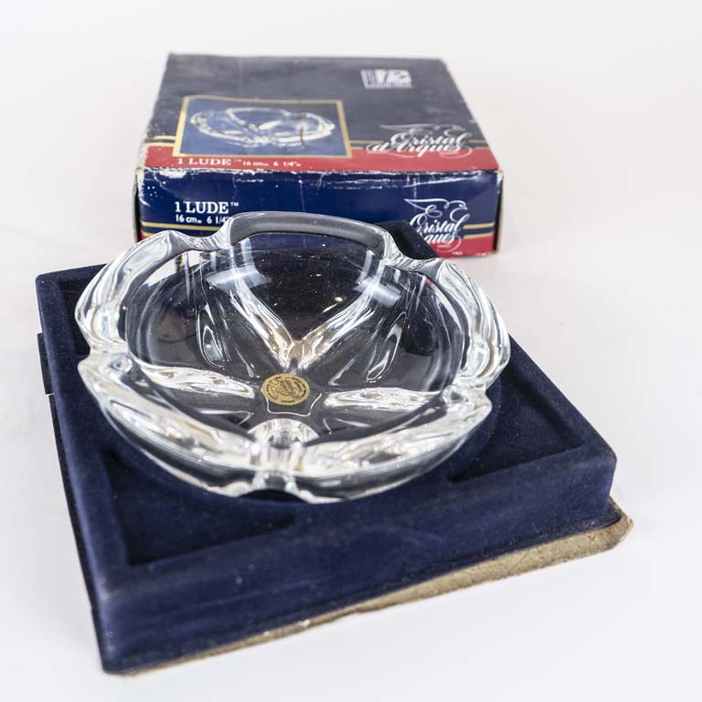 Lote anterior: Cenicero de cristal francés con caja  - Medidas: 16cm 