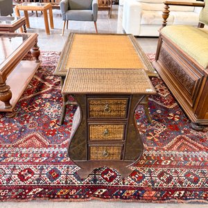 Lote anterior: Mesa de Centro Estilo Rústico con Cajones y Banco de Madera Tallada