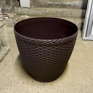 Lote siguiente: Maceta Grande de PVC Marrón Texturizado - Alto 54 cm