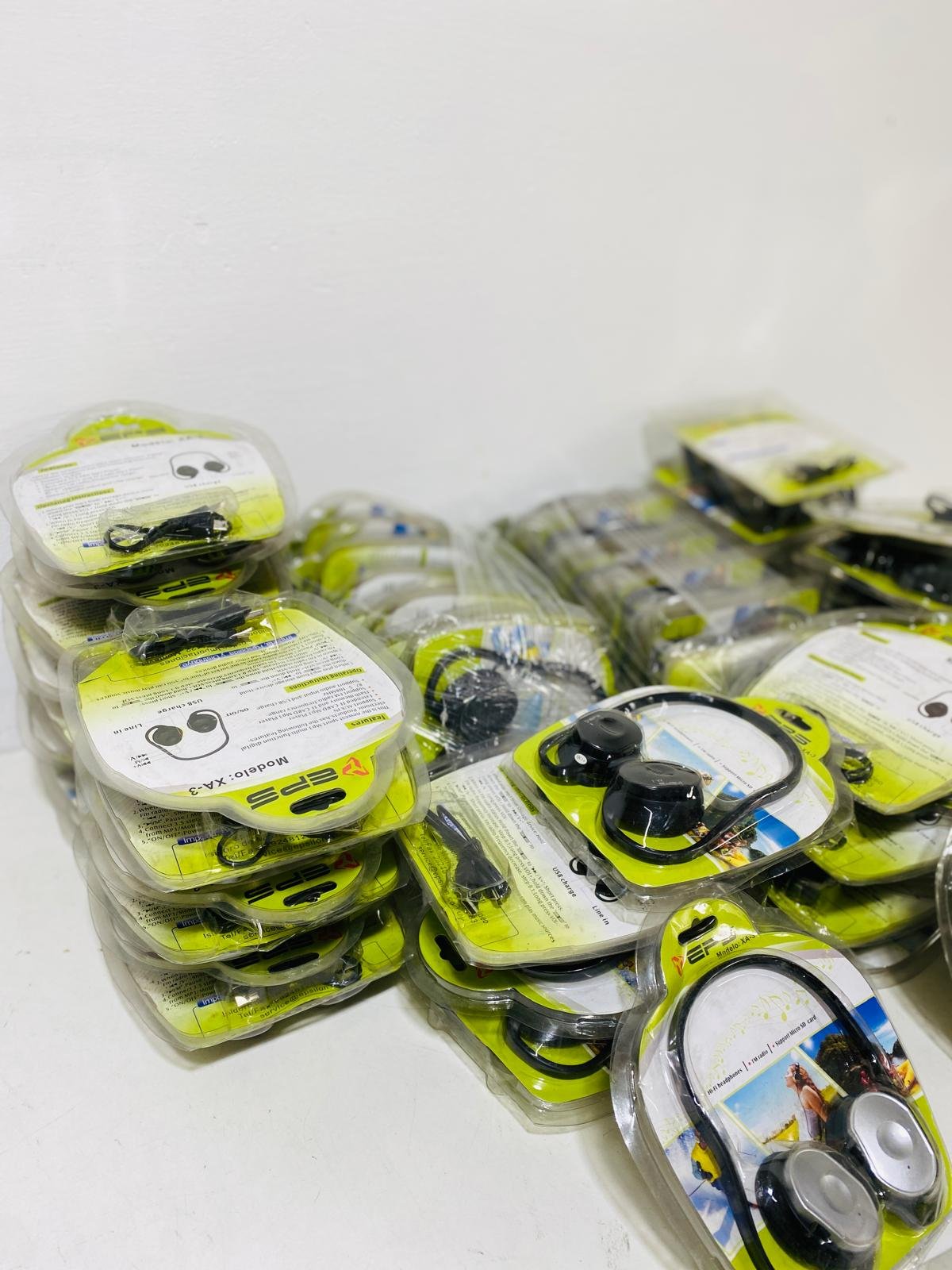 Item lote-x66-auriculares-varios - Image 1