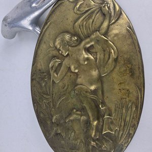 Lote anterior: Placa Art Nouveau en Bronce con Figura Femenina y Naturaleza