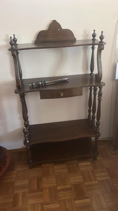 Lote siguiente: Mesa de 4 niveles para restaurar