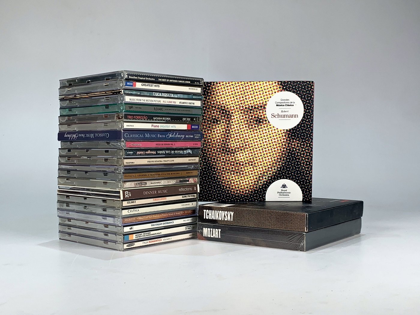 Lote de 25 CDs de Música Clásica y Pop: Mozart, Schumann, Tchaikovsky