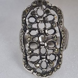 Lote anterior: Anillo de Plata con Diseño Calado y Piedras