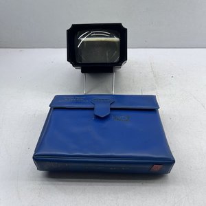Lote anterior: Proyector de Diapositivas Portátil con Estuche y Diapositivas del Instituto Español de Emigración