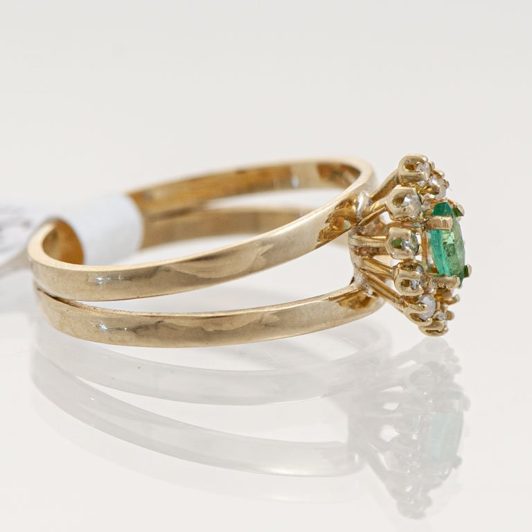 Anillo de oro con esmeralda y brillantes - imagen 2