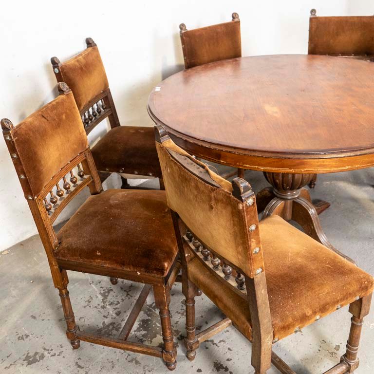 Mesa de comedor con seis sillas en estilo Tudor - imagen 2