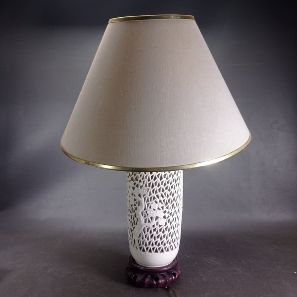 Lámpara Oriental de Porcelana Calada con Pantalla - imagen 1