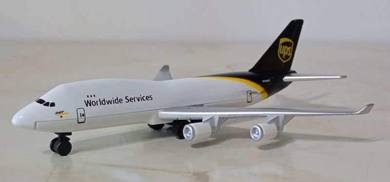 Avión Boeing 747 a escala de la empresa UPS - imagen 5