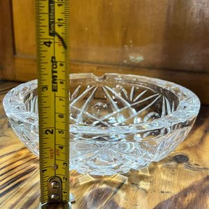 Par de Ceniceros de Cristal Tallado con Diseños Geométricos - imagen 9