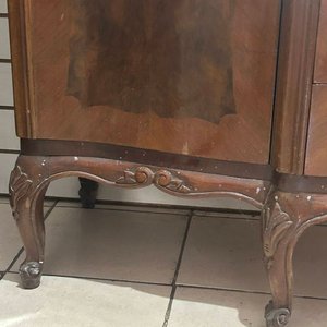 Cristalero Francés Antiguo de Madera con Detalles Tallados - imagen 3