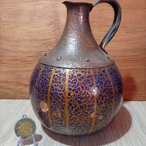 Lote anterior: Jarra Antigua de Cobre y Esmalte Azul con Detalles Dorados