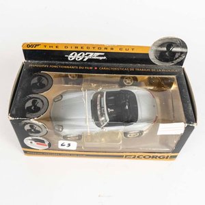 Auto BMW Z8 de la película de James Bond The World is Not Enough escala 1/36 coleccón Corgi en su caja original. - imagen 2