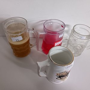 Lote de 4 jarras cerveceras: vidrio, loza y plástico - imagen 5