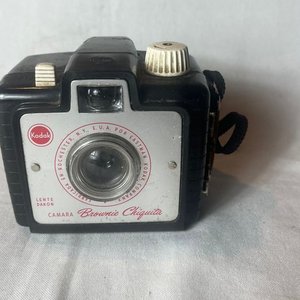 Cámara Kodak Brownie Chiquita Antigua - imagen 3