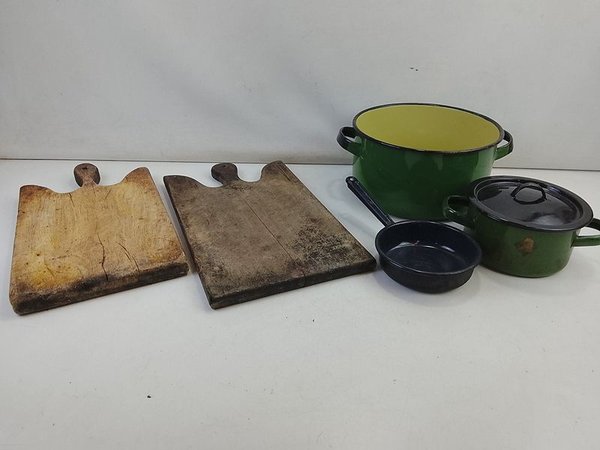 Set de 5 Piezas: Tablas de Madera y Cacerolas Enlozado Verde y Negro - imagen 1