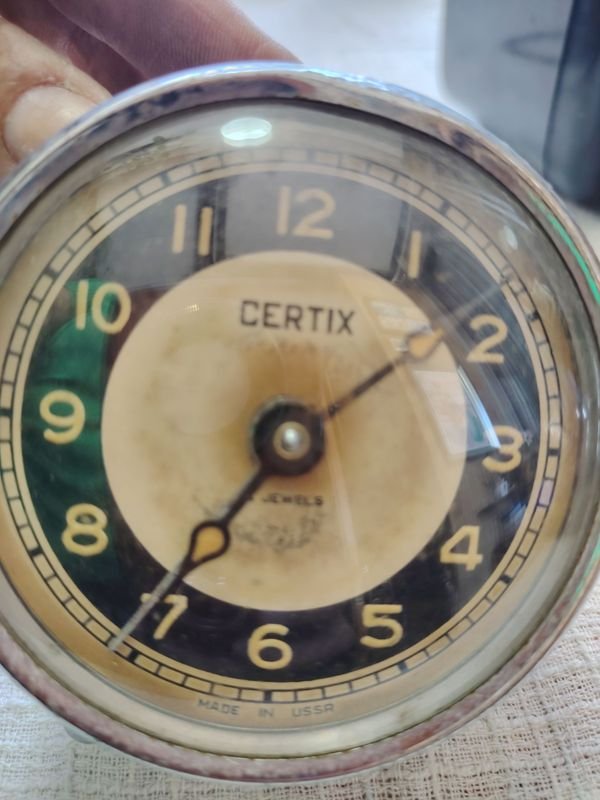 Reloj despertador antiguo CERTIX funcionando - imagen 1