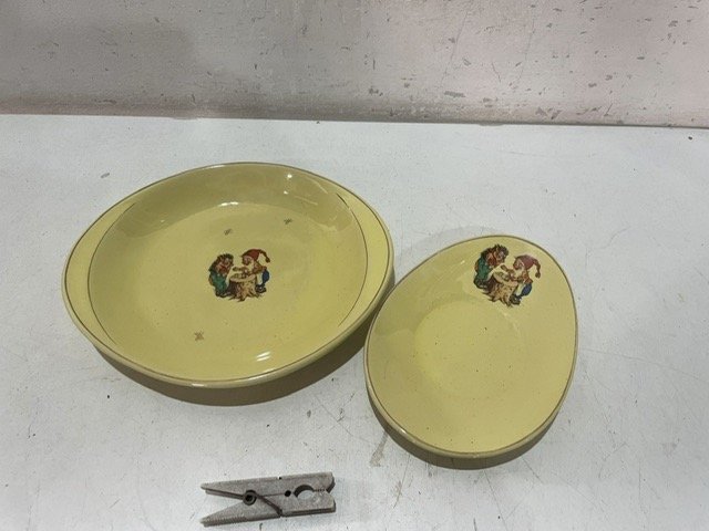 Lote anterior: Platitos de loza antigua para niños