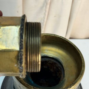 Eje de Rueda de Carro Decorativo con Cuello de Bronce y Detalles Metálicos - imagen 4