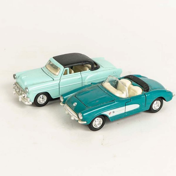 2 autos Chevrolet corvette 1967 y Chevrolet Bel Air 1953 colección Welly