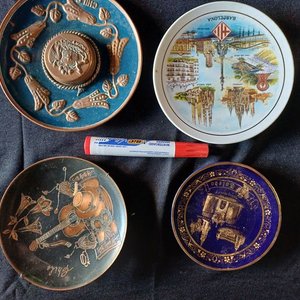 Lote anterior: Lote de 2 Platos de Bronce de Recuerdos de Viaje