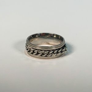 Anillo de Fantasía Plateado con Diseño de Eslabones - imagen 3