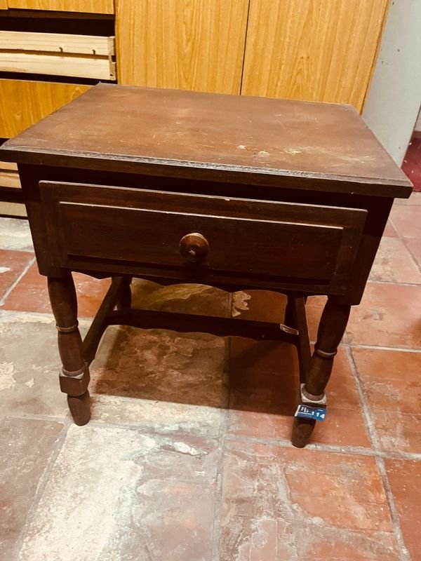 MESA DE LUZ MADERA MASCIZA - Muebles para el hogar