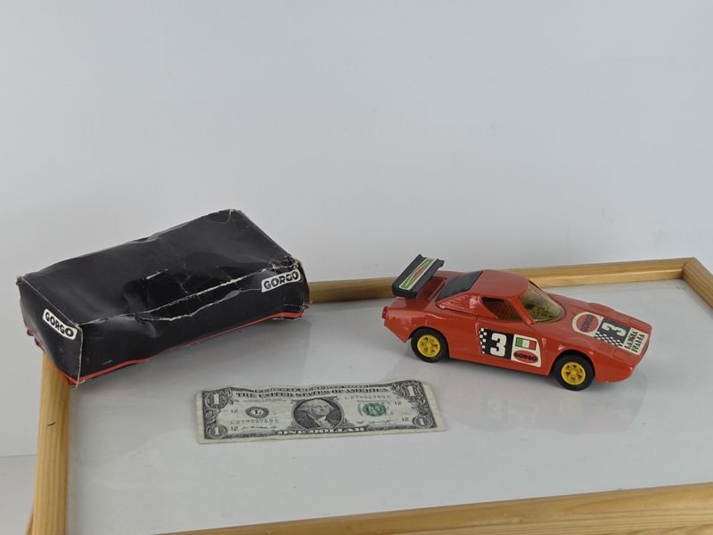 Coche de juguete en perfecto estado, original y con detalles - imagen 2