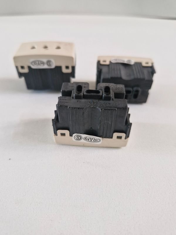 Componentes Modulares Marfil - imagen 3