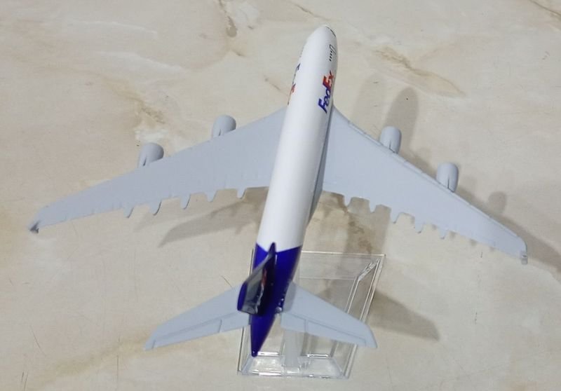 Avión Boeing 747 modelo de FedEx a escala - imagen 6