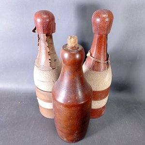 Lote de 7 Botellas Artesanales Forradas en Cuero y Madera - imagen 4