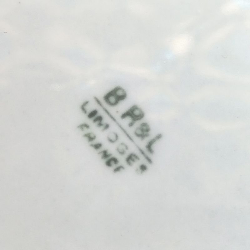 Linda sopera de porcelana francesa LIMOGES con diseño floral - imagen 4