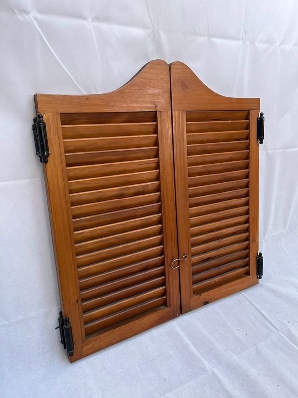 Puertas de madera antigua con diseño clásico - imagen 3