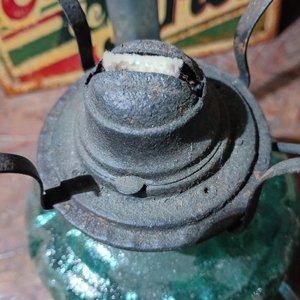 Lámpara a Queroseno Antigua con Tanque y Tubo de Vidrio - imagen 2