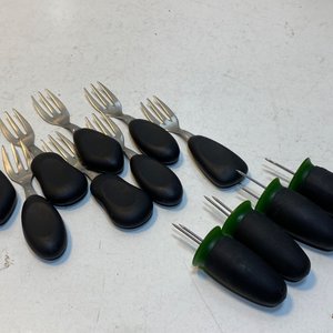 Lote de 16 Piezas: Cenicero Vidrio Azul, Posavasos Egipcios, Elefante Adorno y Pinchos Copetín - imagen 3