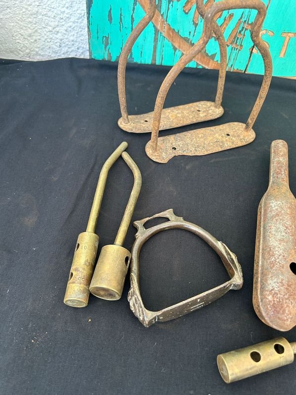Colección de objetos antiguos y herrajes - imagen 3