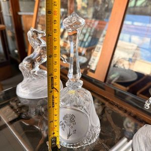 Campanilla de Mano de Cristal Tallado con Decoración Floral y Mango Facetado - imagen 9
