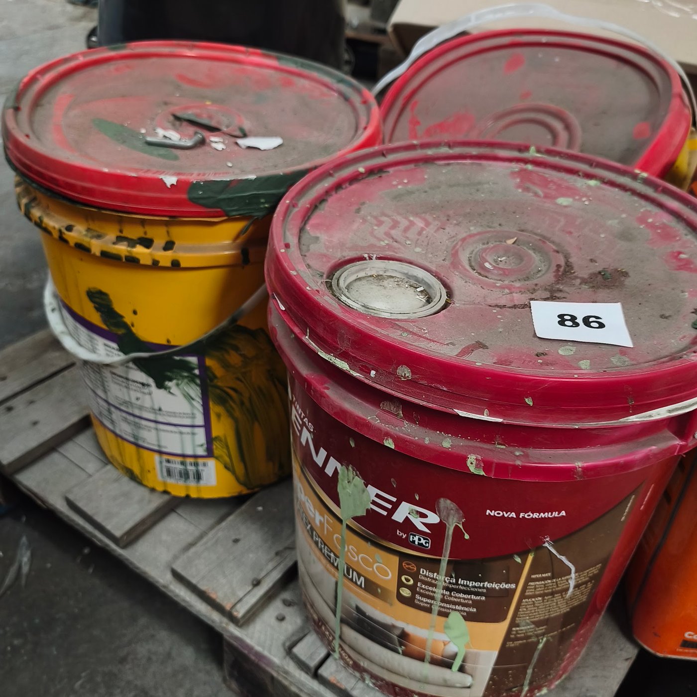 Lote de 3 Baldes y 1 Lata de Pintura Sika, Tinsul y Renner