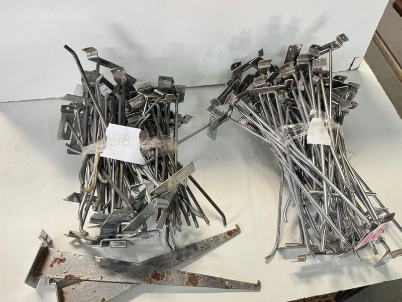 Ganchos y accesorios de metal para comercios - imagen 3